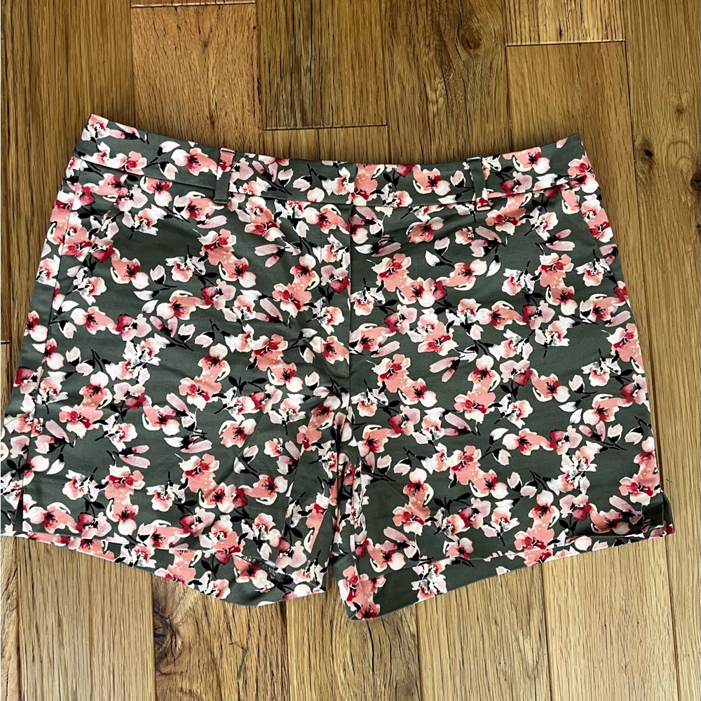 Floral Green Women's Shorts